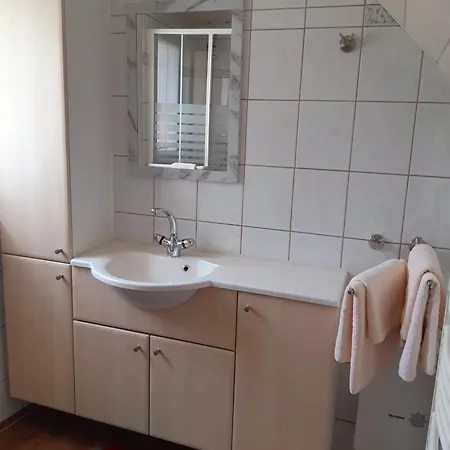 Zur Linde Apartment *